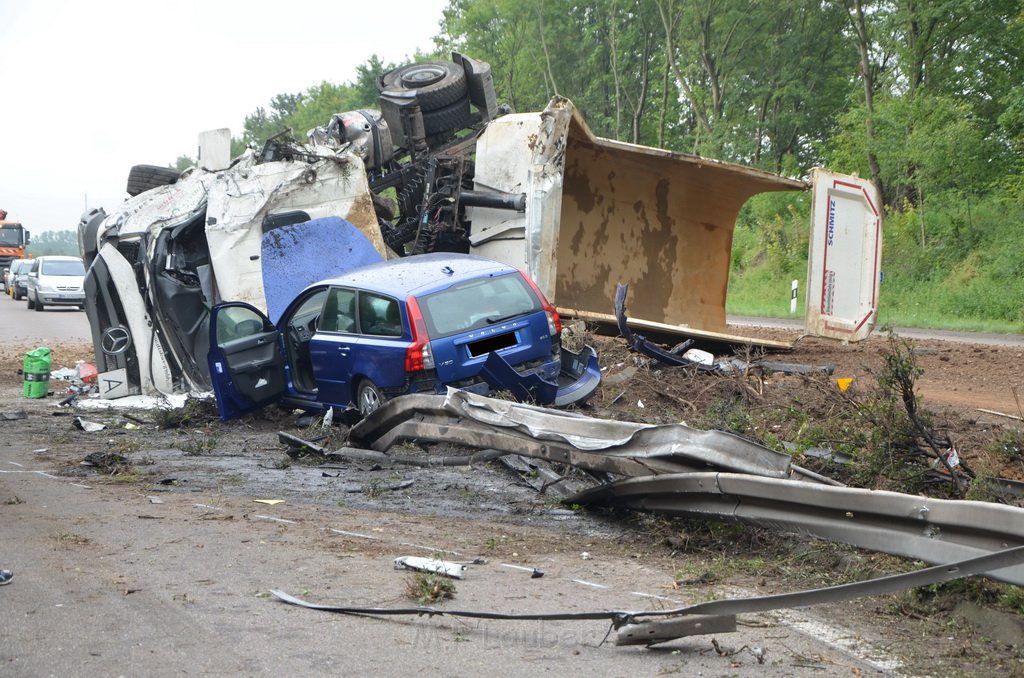 LKW umgestuerzt A 1 Rich Saarbruecken P068.JPG